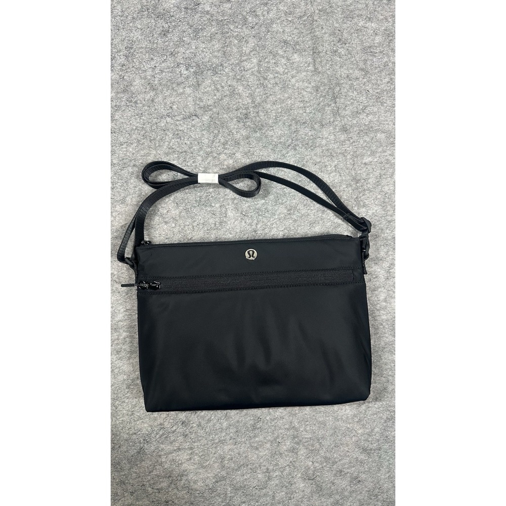 Lululemon New Parent Crossbody Pouch Purse Bag All Black With Changing Pad NWOT